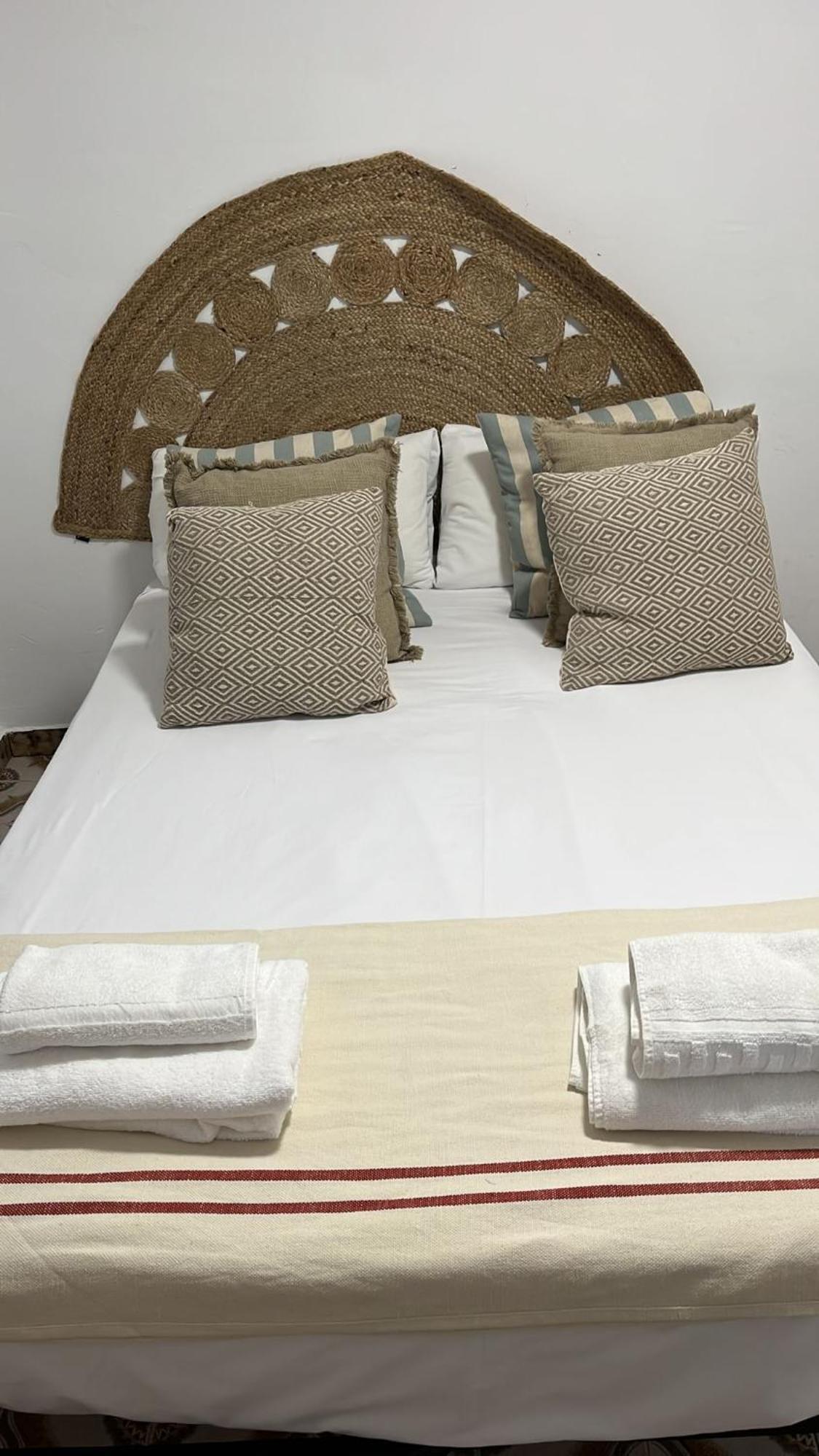 Feel Welcome Barcelona Apartment กอร์เนยา เดอ ลูเบรอกาต ภายนอก รูปภาพ
